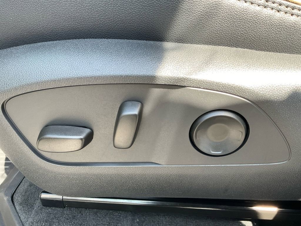New 2026 Mosaic Black Metallic Chevrolet High Country image 30