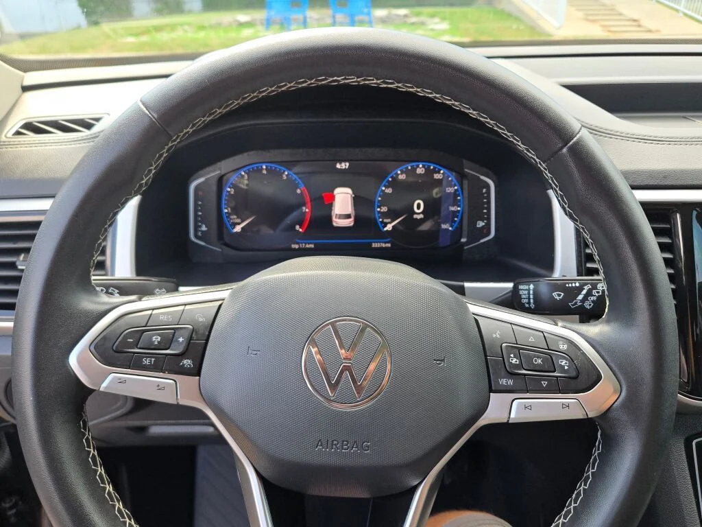 Used 2023 Blue Volkswagen SEL image 33