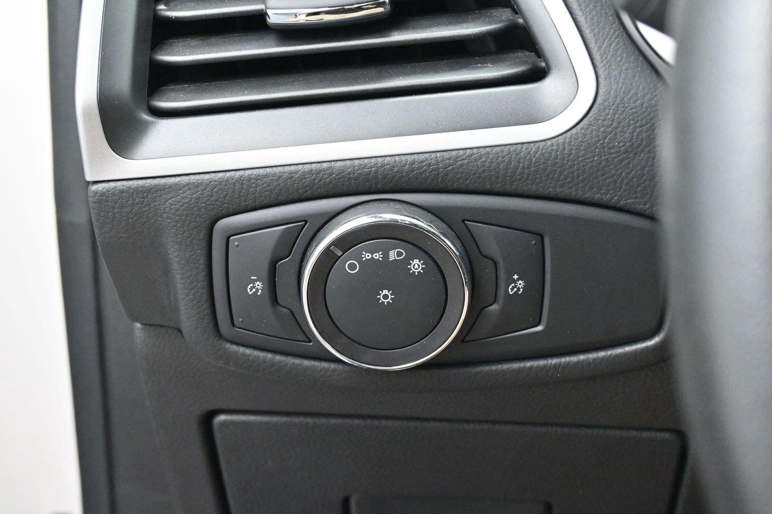 Used 2017 White Platinum Metallic Tri-Coat Ford SEL image 24