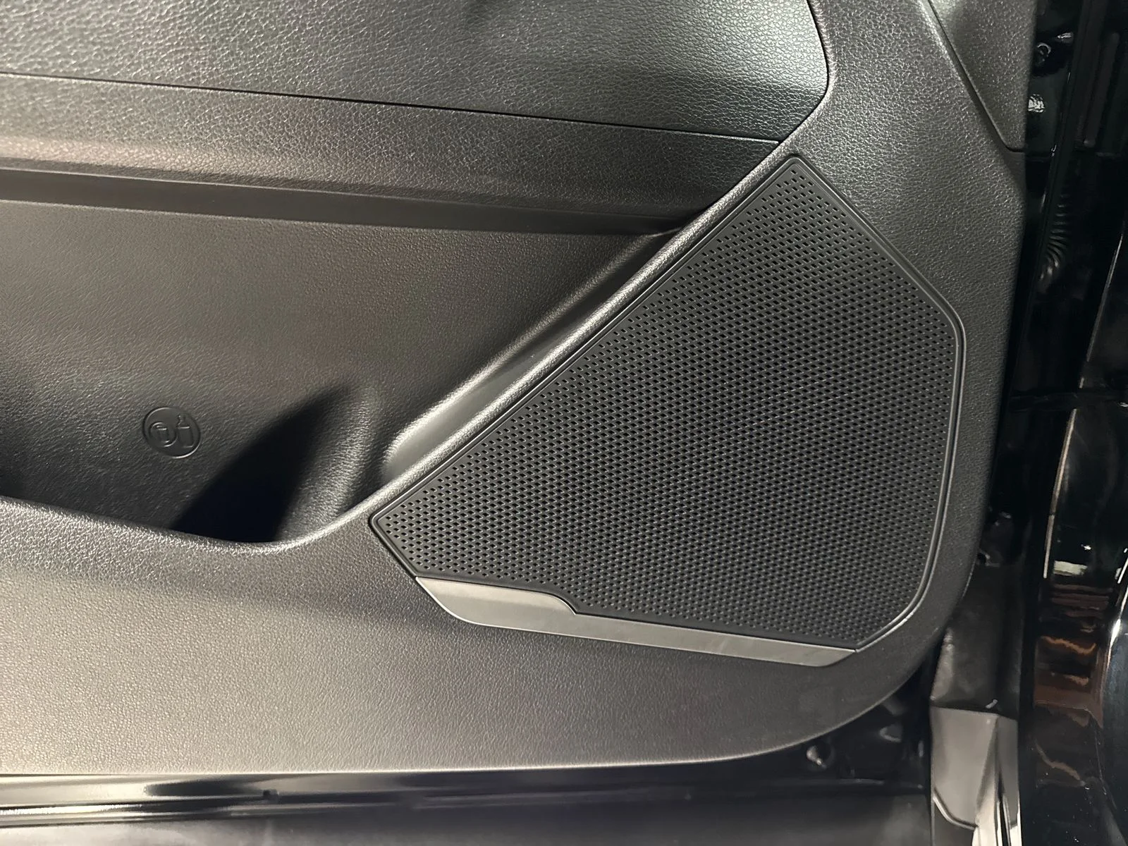 Used 2025 Black Kia X-Line image 19
