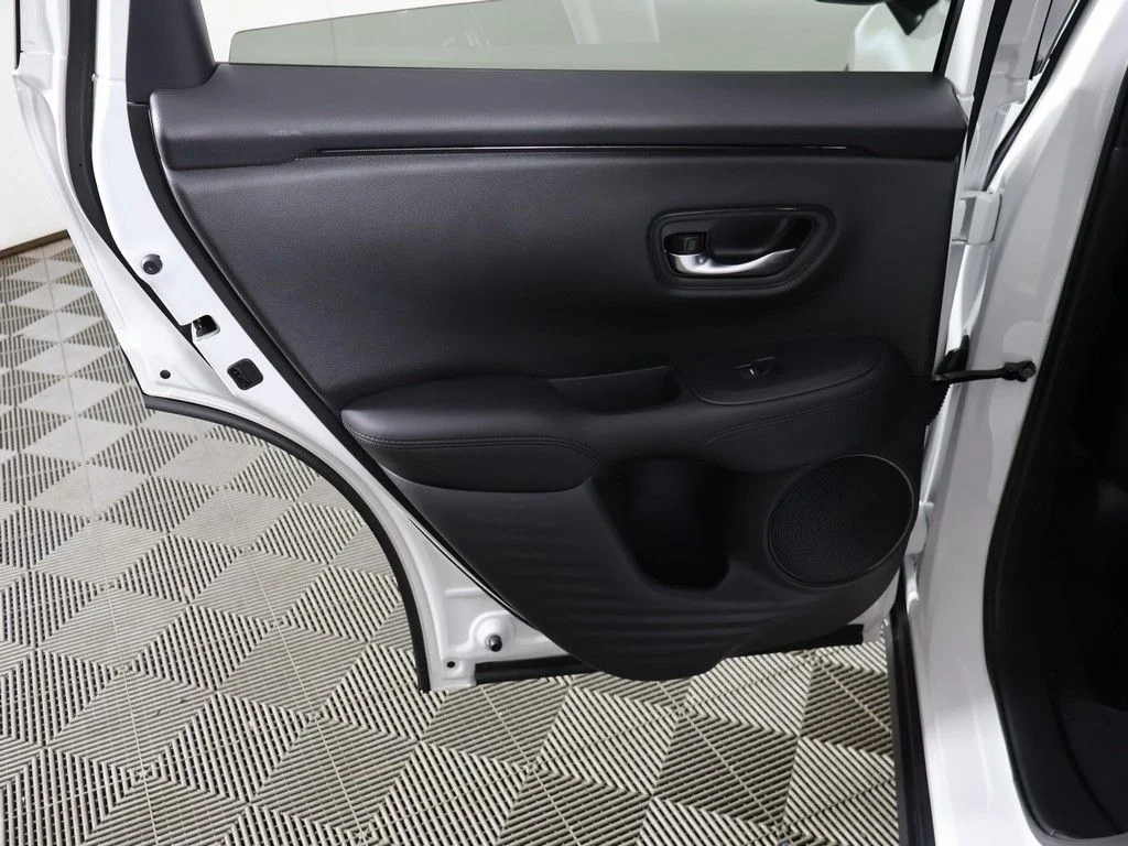 New 2027 Platinum White Pearl Honda LX image 15
