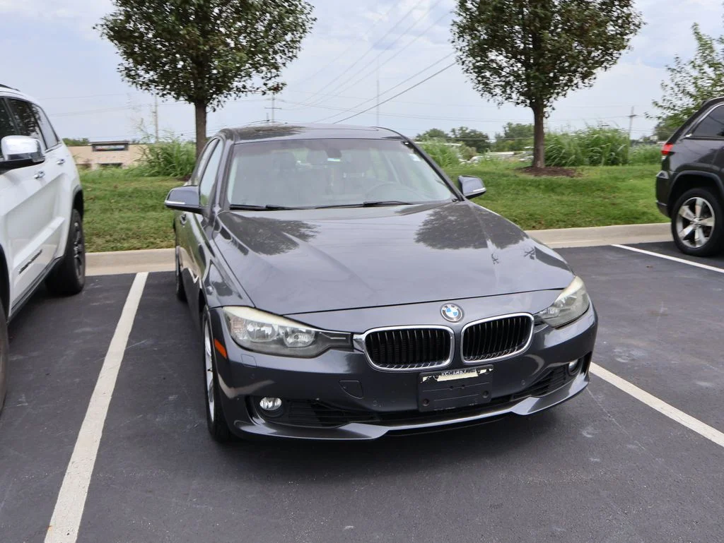 Used 2015 Gray BMW 328i xDrive image 4