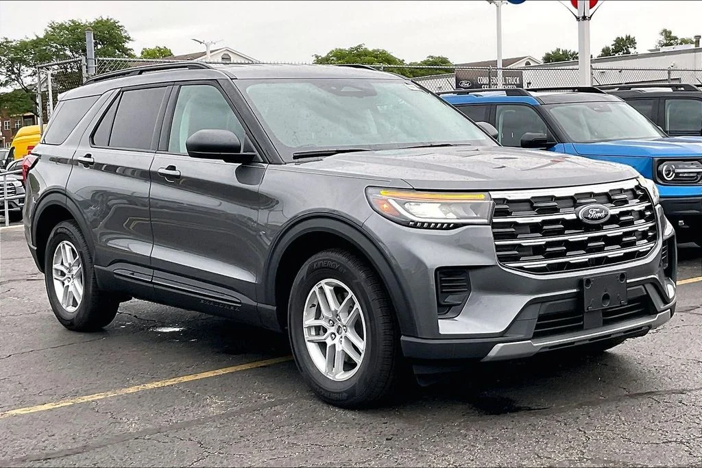 New 2026 Carbonized Gray Metallic Ford Active image 35