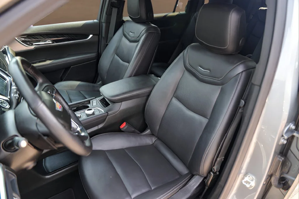 Used 2025 Silver Cadillac Premium Luxury image 7