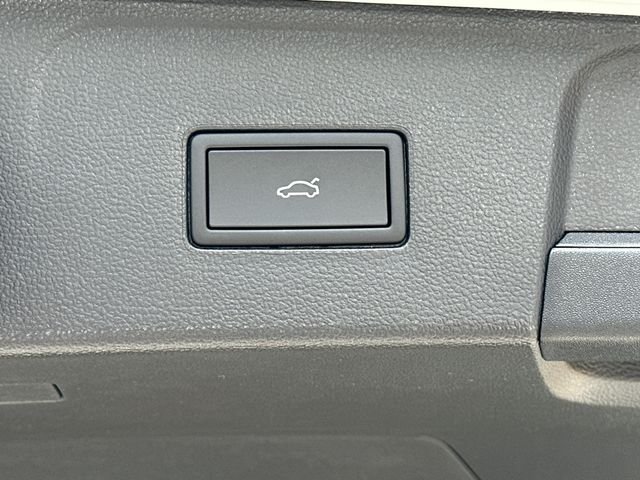 New 2026 White Volkswagen 2.0T SE w/Technology image 35