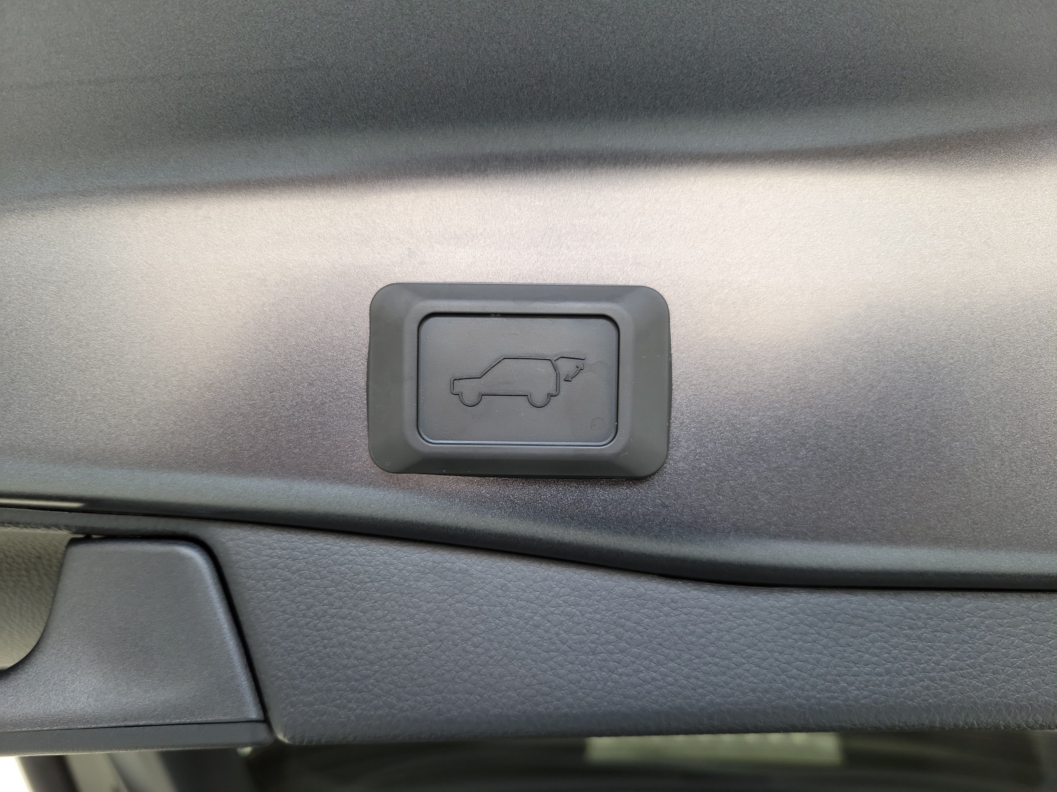 Used 2025 Magnetic Gray Metallic Toyota XLE Premium image 11