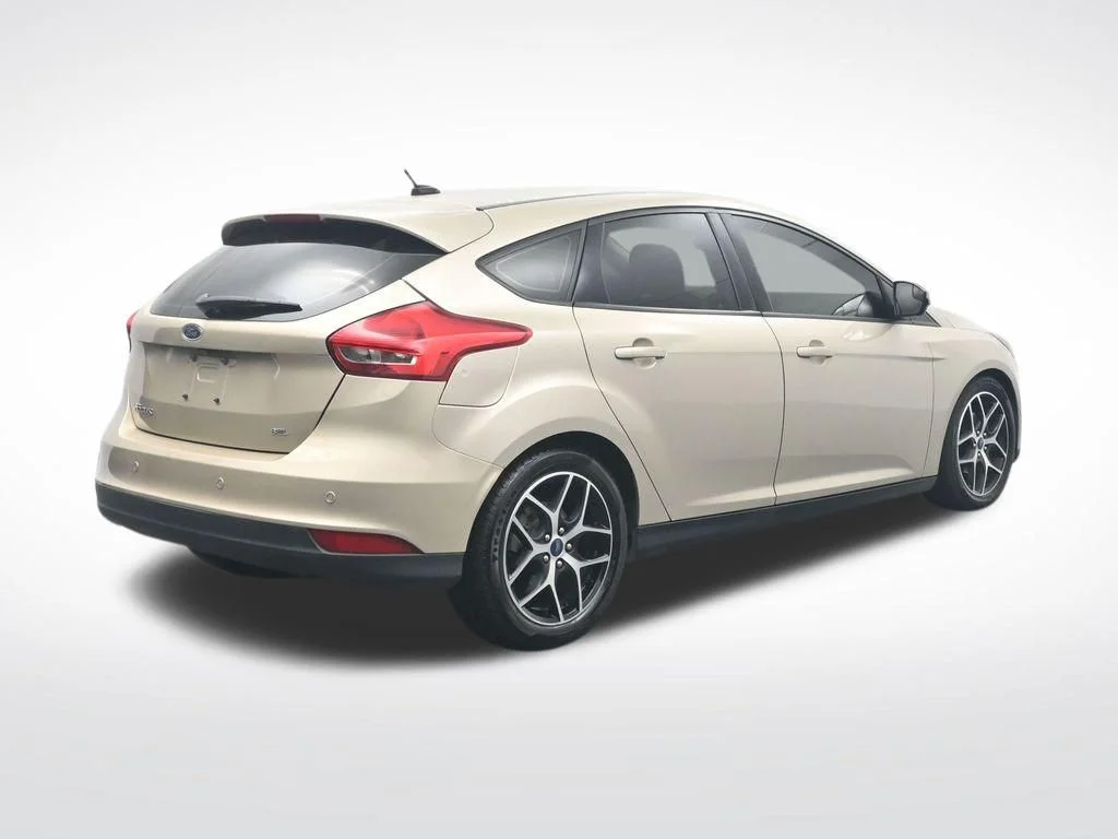 Used 2017 White Gold Metallic Ford SEL image 6