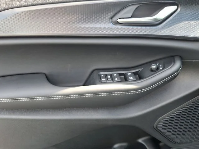 New 2025 White Jeep Laredo X image 11