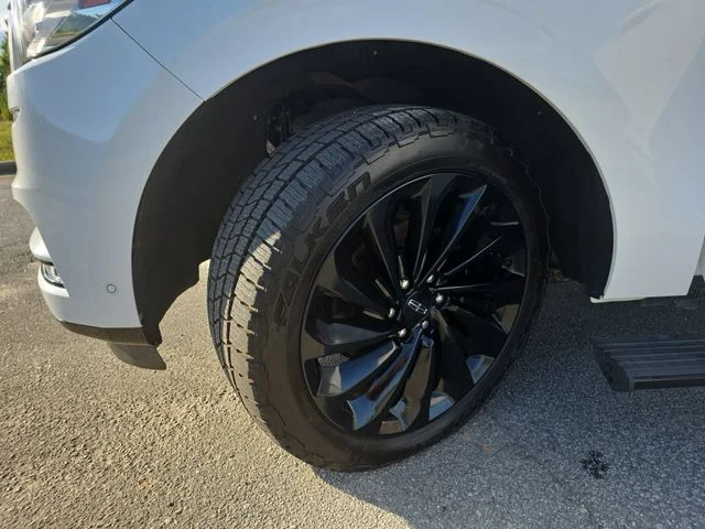 Used 2021 White Lincoln Reserve image 35