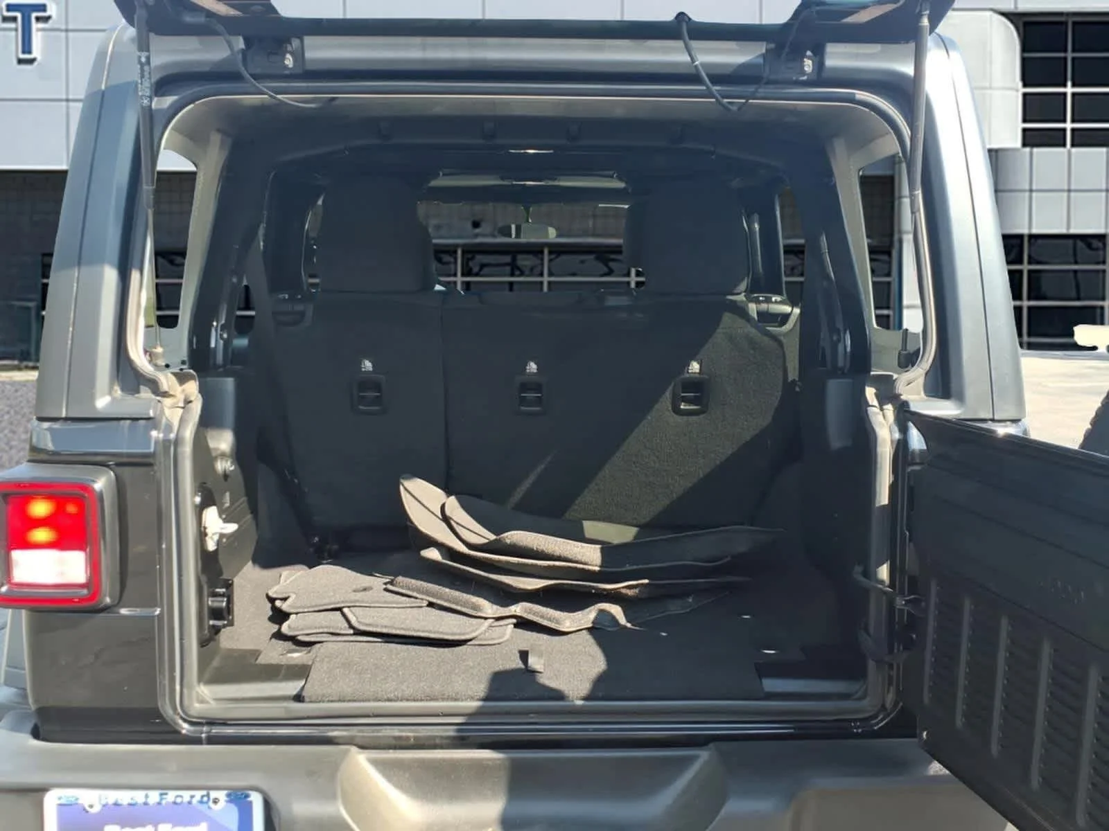 Used 2018 Black Clearcoat Jeep Sport S image 6