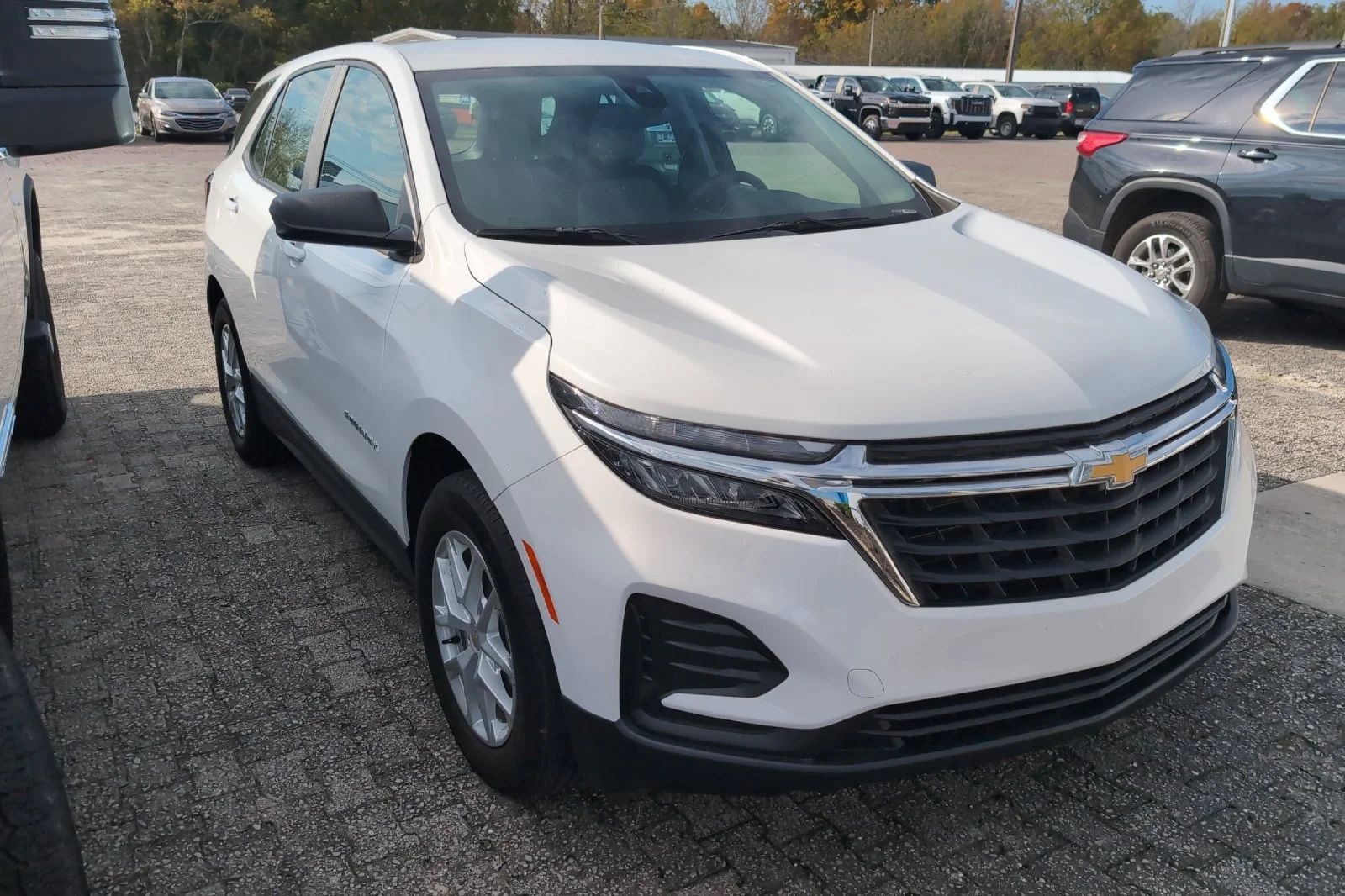Used 2022 SUMMIT WHITE Chevrolet LS image 2