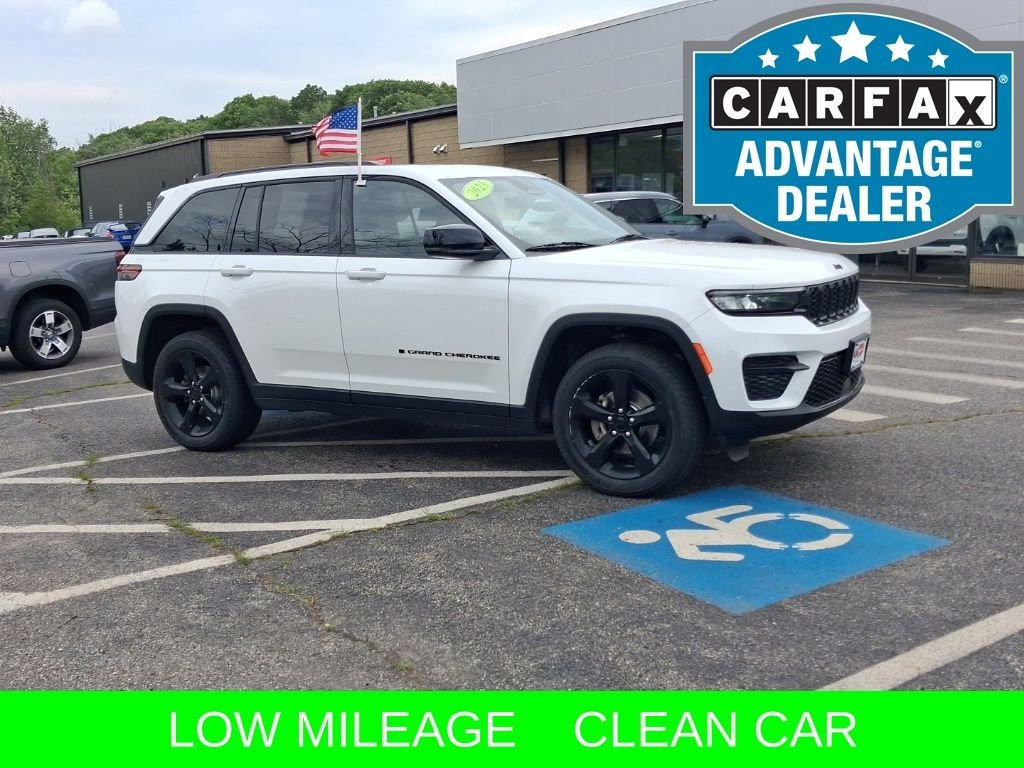 Used 2023 White Jeep Altitude X image 4
