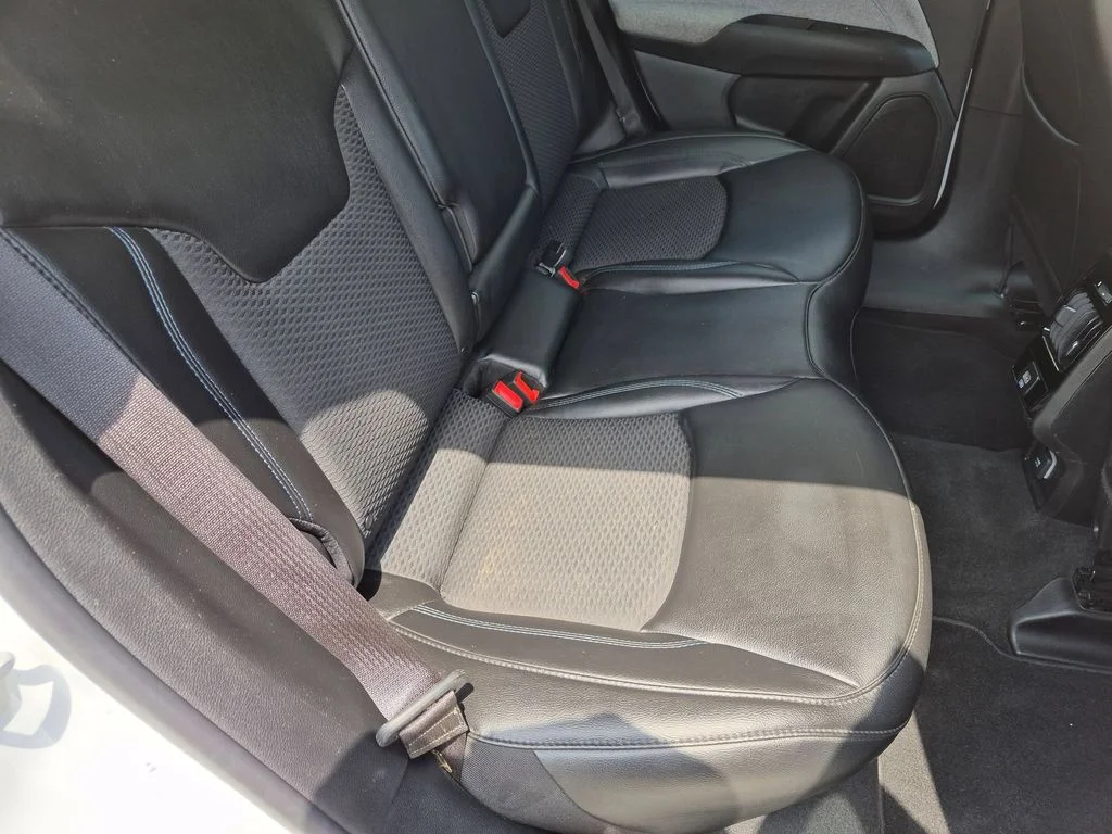 Used 2022 White Jeep Latitude image 22