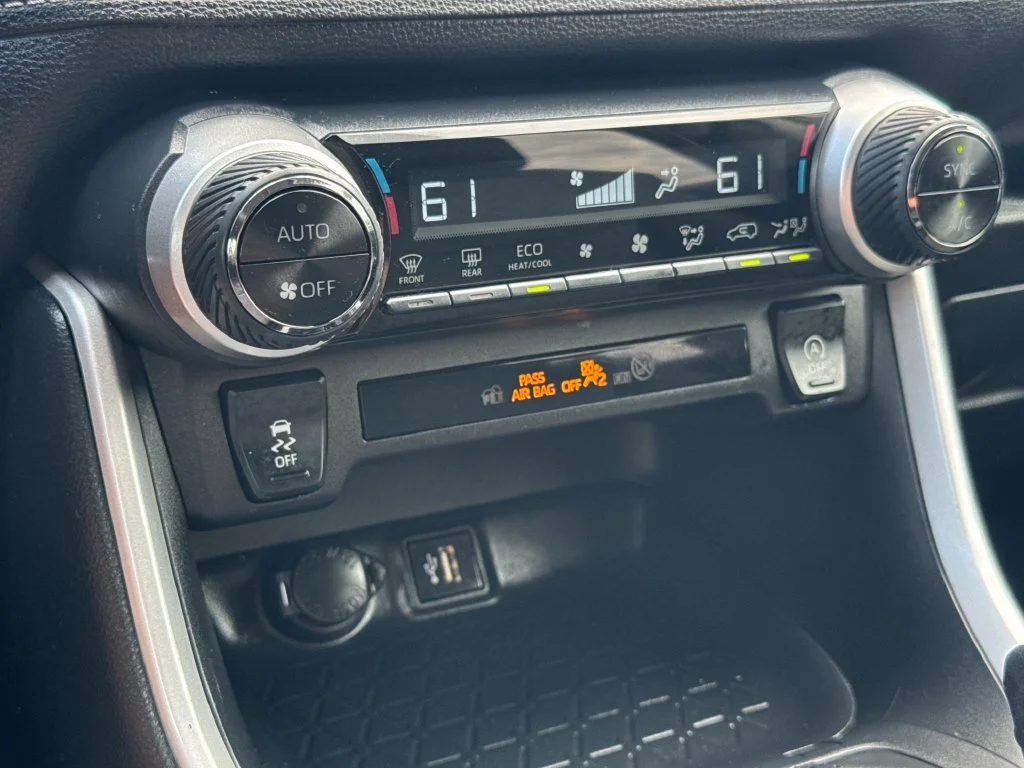Used 2025 Silver Toyota XLE image 25