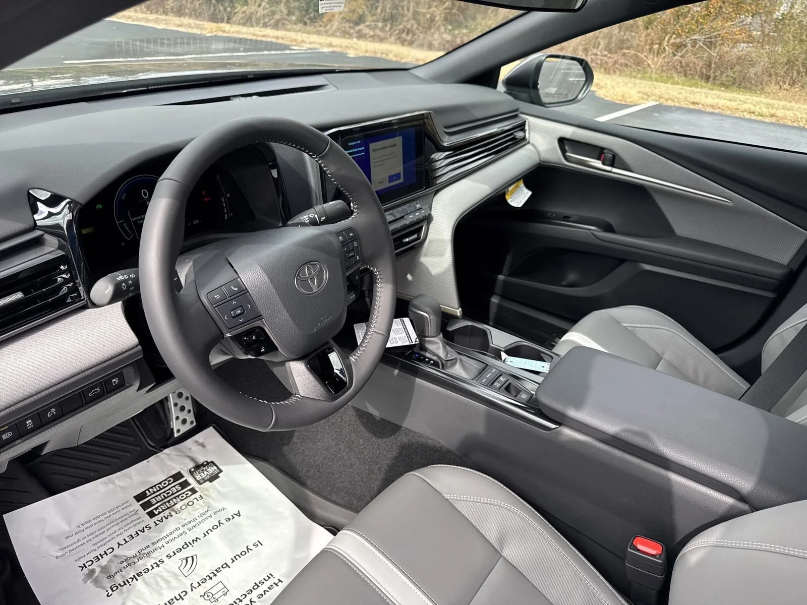 Used 2025  Toyota  image 15