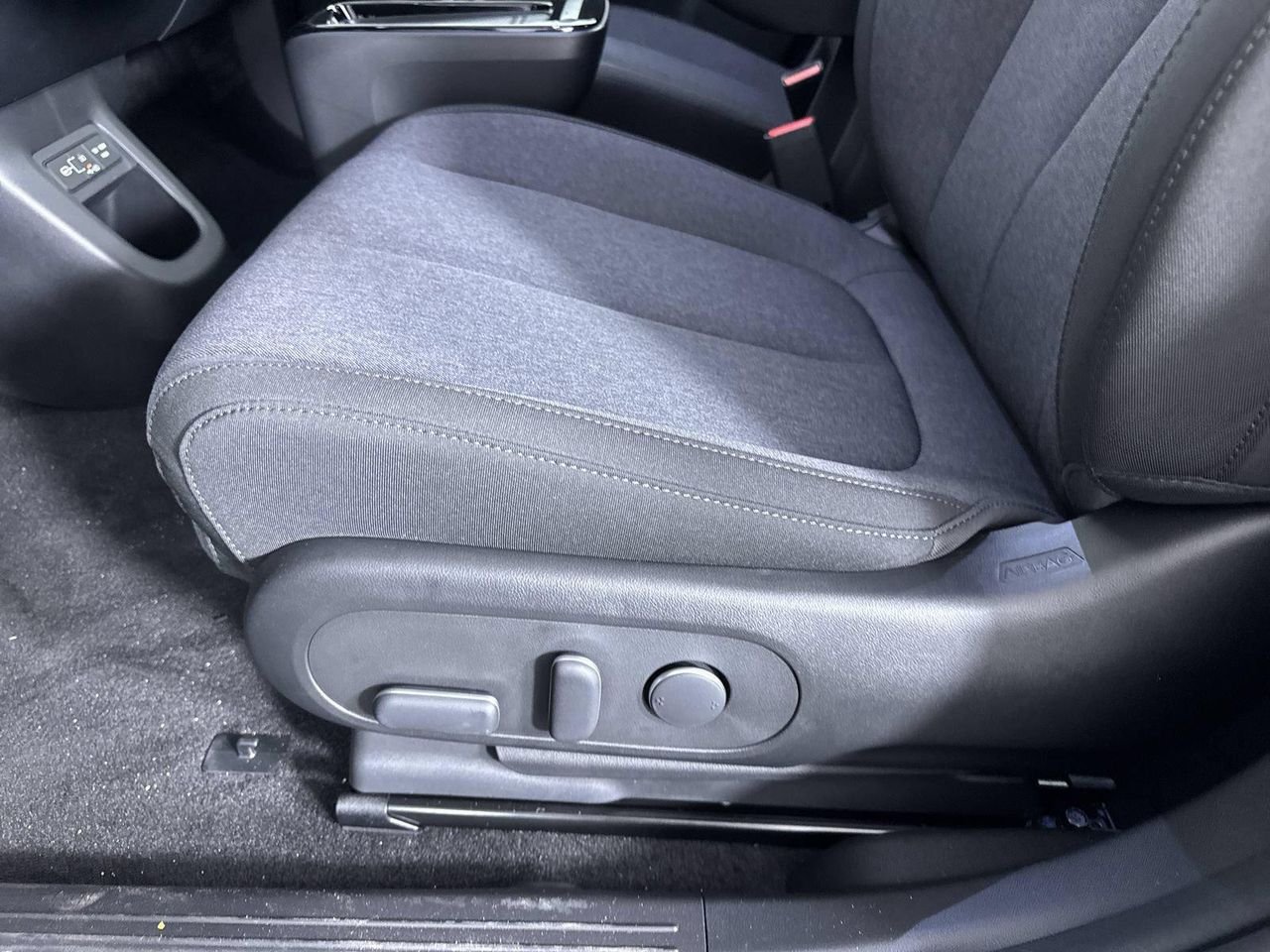 New 2027 Cyber Gray Hyundai SE image 24