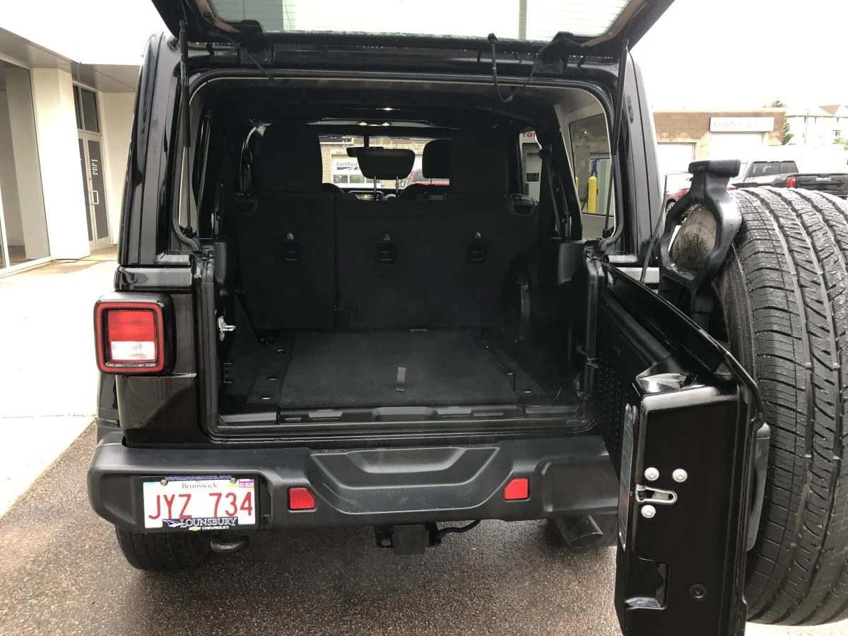 Used 2019 Black Jeep Unlimited Sahara 4x4 image 7