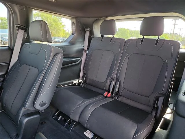 Used 2025 Silver Jeep Laredo 4x4 image 11
