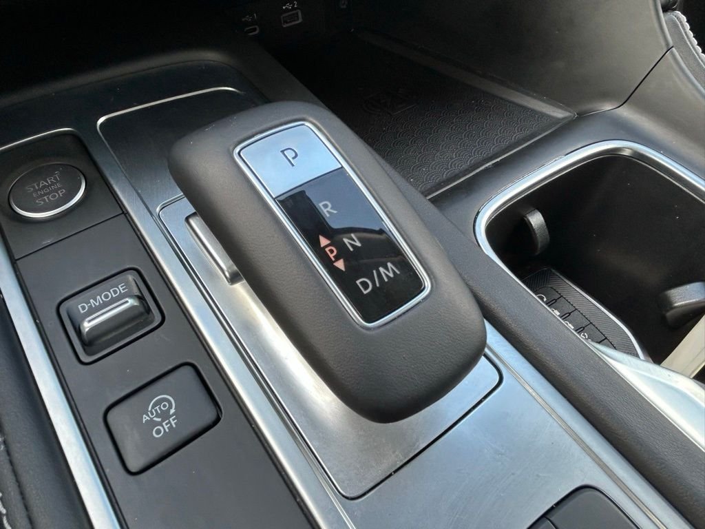 Used 2025 White INFINITI LUXE image 33