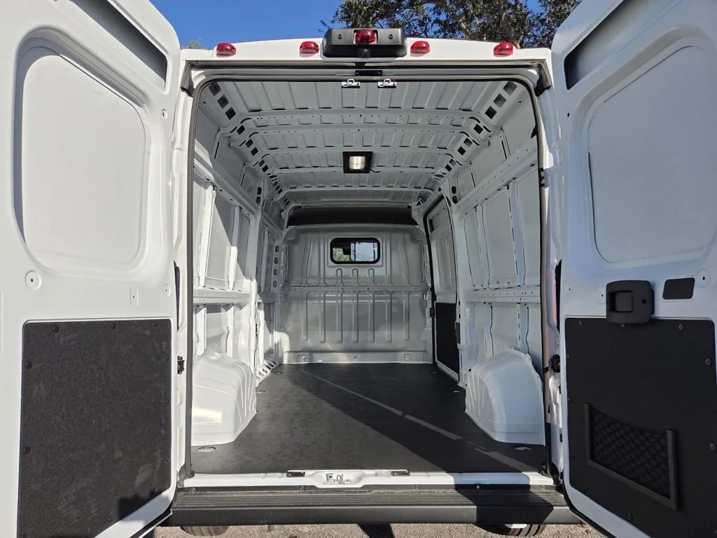 New 2026 Bright White Clear-Coat Exterior Paint RAM Tradesman image 16