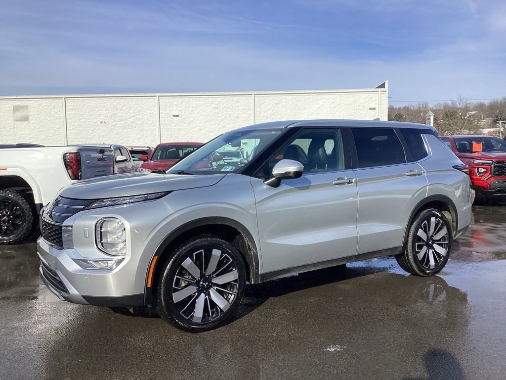 2025 Mitsubishi Outlander SE