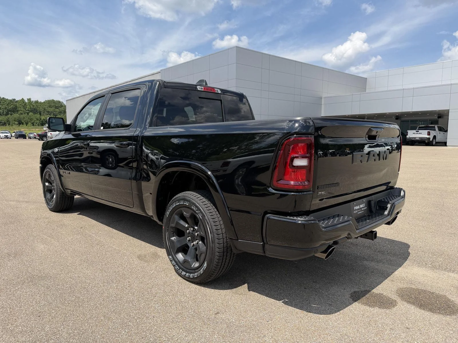 New 2026 Diamond Black Crystal Pearl-Coat Exterior Paint RAM Big Horn image 4