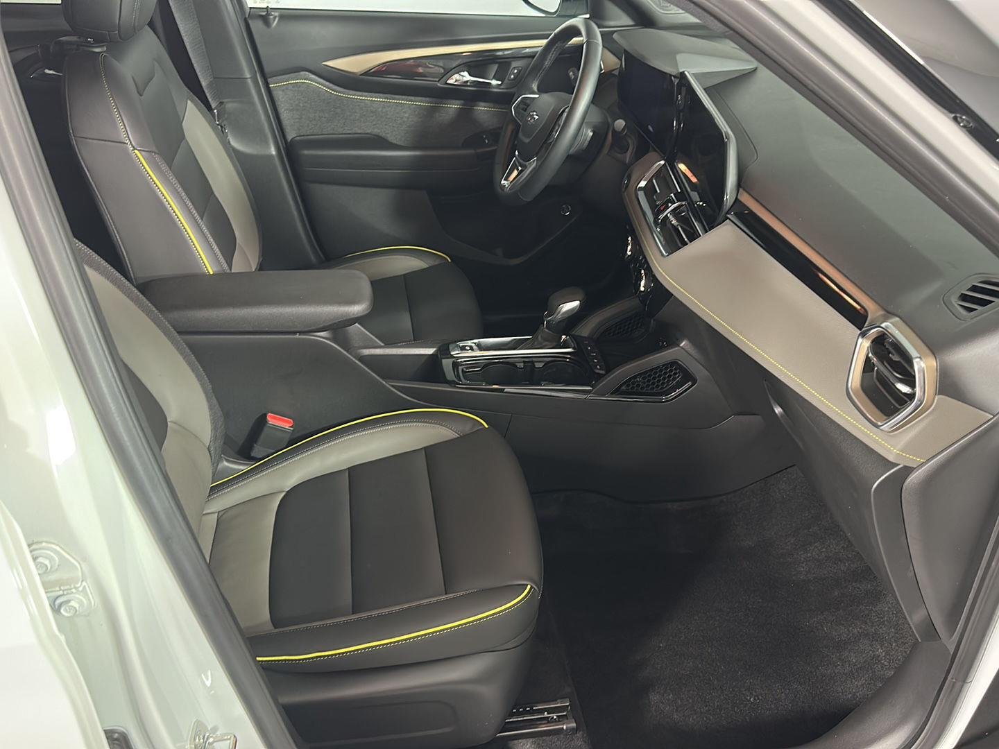 Used 2024 Summit White Chevrolet ACTIV image 6