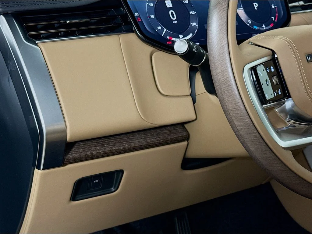 New 2026 Eiger Grey Land Rover SE image 10