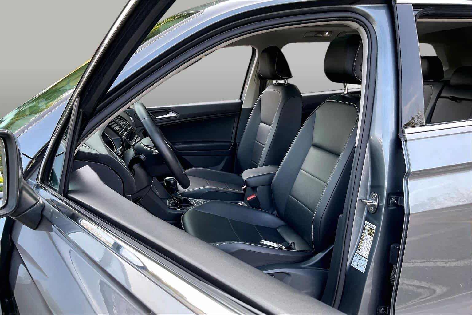 Used 2021 Platinum Gray Metallic Volkswagen SE image 7