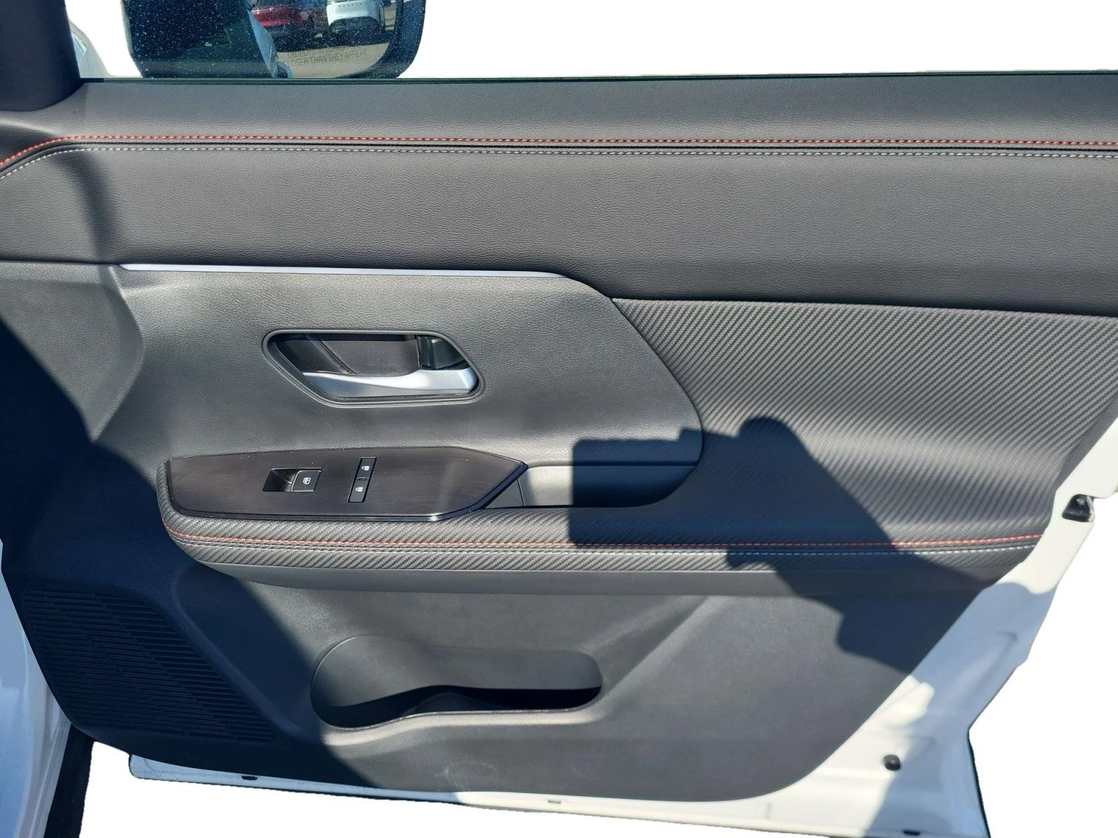 New 2026 Aspen White Tricoat/Super Black Nissan SR image 25
