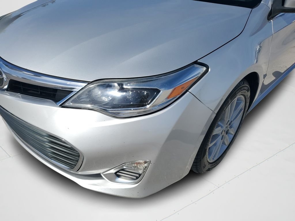 Used 2014 Silver Toyota XLE image 25