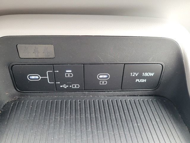 Used 2025 Yellow Hyundai SEL image 7