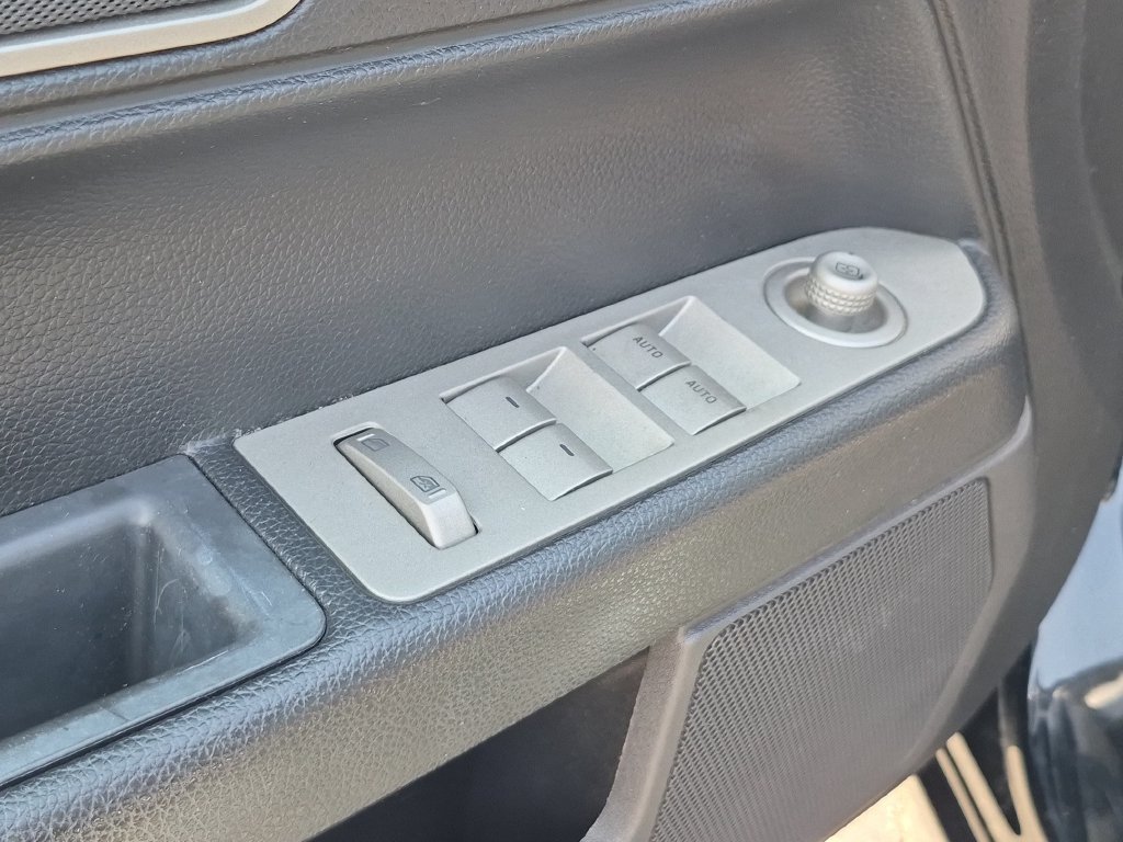 Used 2008 Black Lincoln Base image 13