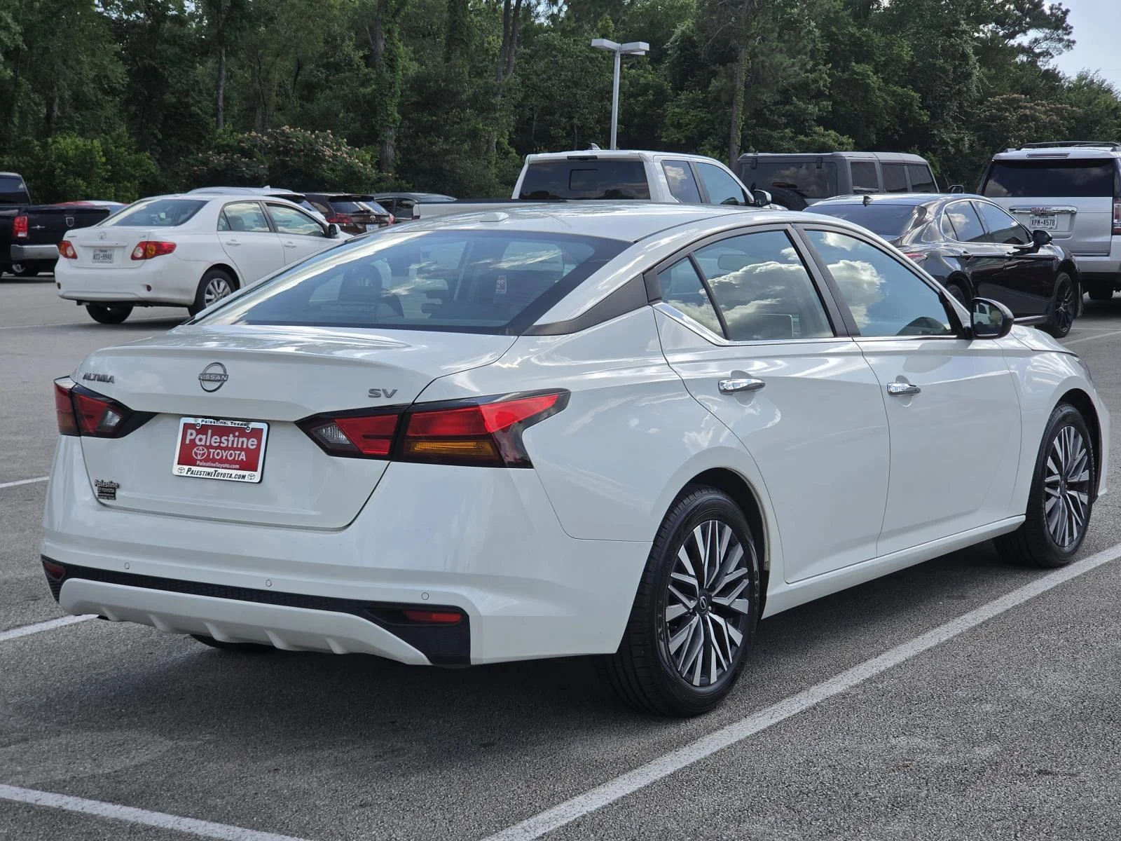 Used 2024 White Nissan 2.5 SV Sedan image 6