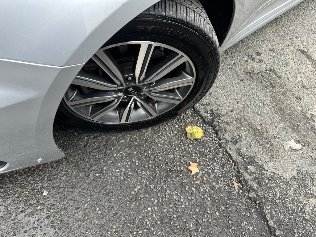 Used 2020 Silver Kia EX Premium image 2