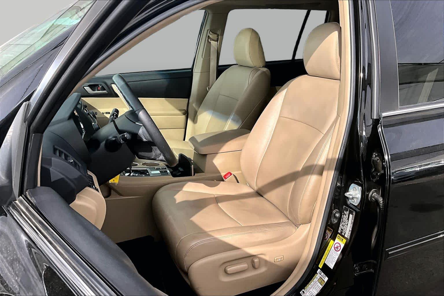 Used 2013 Black Toyota SE image 8