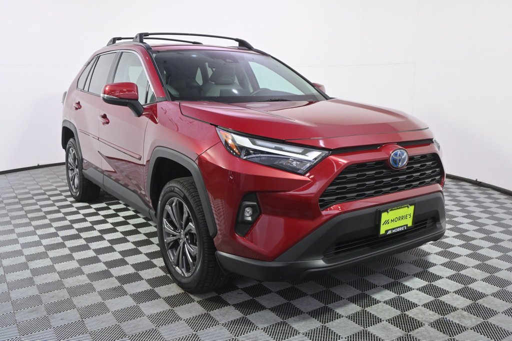 Used 2022 Pearl Toyota XLE Premium image 9