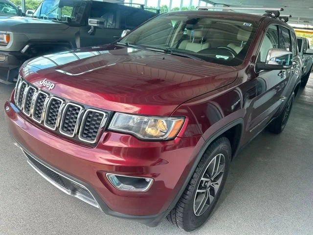 Used 2017 Velvet Red Pear Jeep Limited image 20