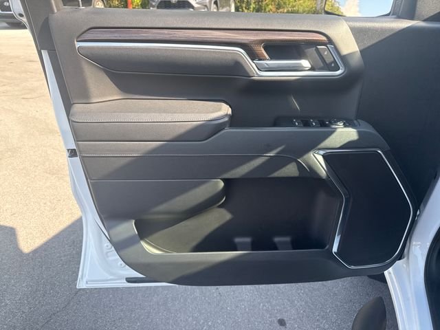 Used 2025 White Chevrolet RST image 12