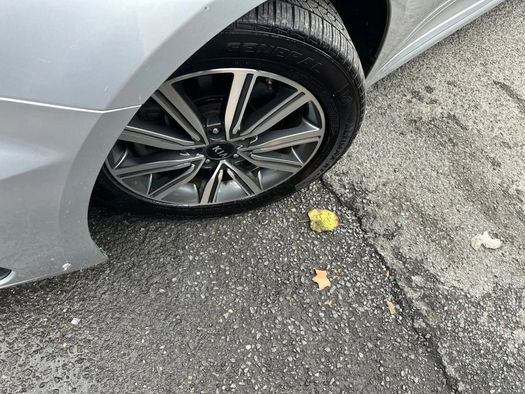 Used 2020 Silver Kia EX Premium image 2