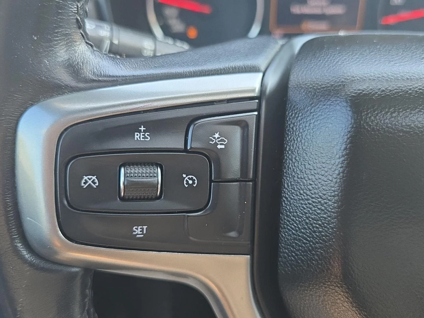 Used 2021 Summit White Chevrolet Z71 image 16
