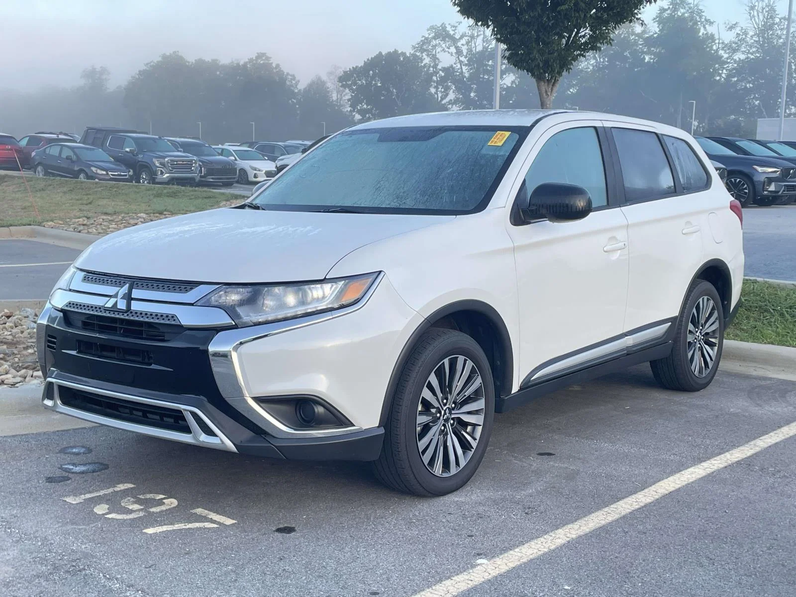 Used 2020  Mitsubishi ES image 2