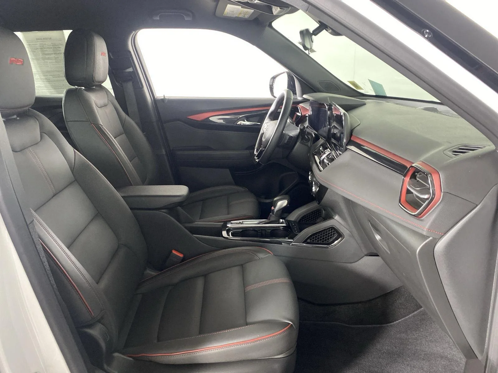 Used 2025 Iridescent Pearl Tricoat Chevrolet RS image 26