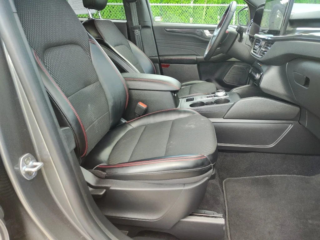 Used 2024 Carbonized Gray Metallic Ford ST-Line image 15