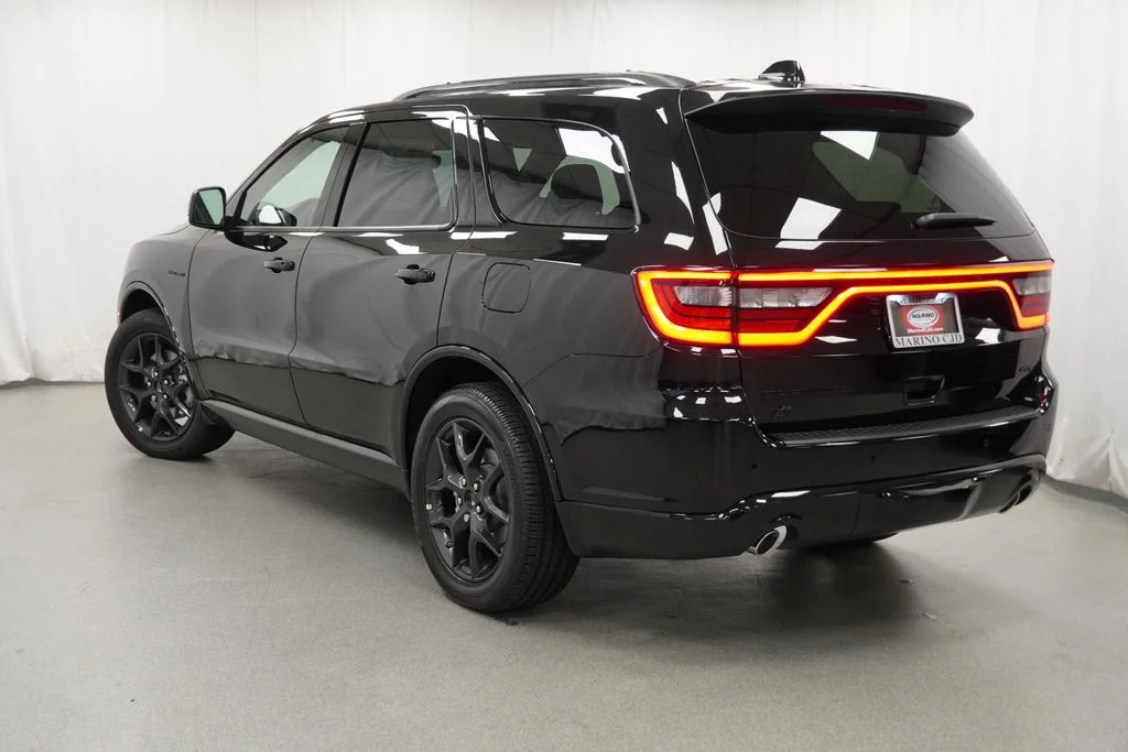 New 2026 Diamond Black Clear-Coat Exterior Paint Dodge GT Plus HEMI V8 image 12