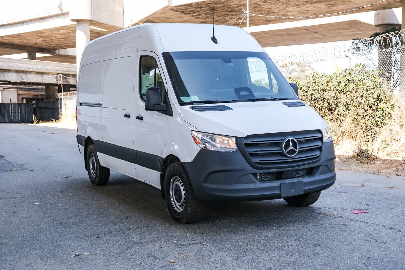 New 2025 Arctic+White Mercedes-Benz Cargo 144WB High Roof RWD 2.0L I4 Diesel Turbo SO image 5