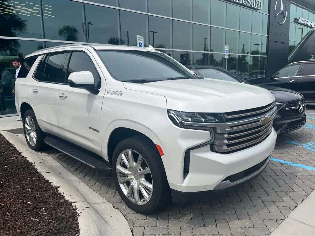 Used 2021 Pearl Chevrolet High Country image 3