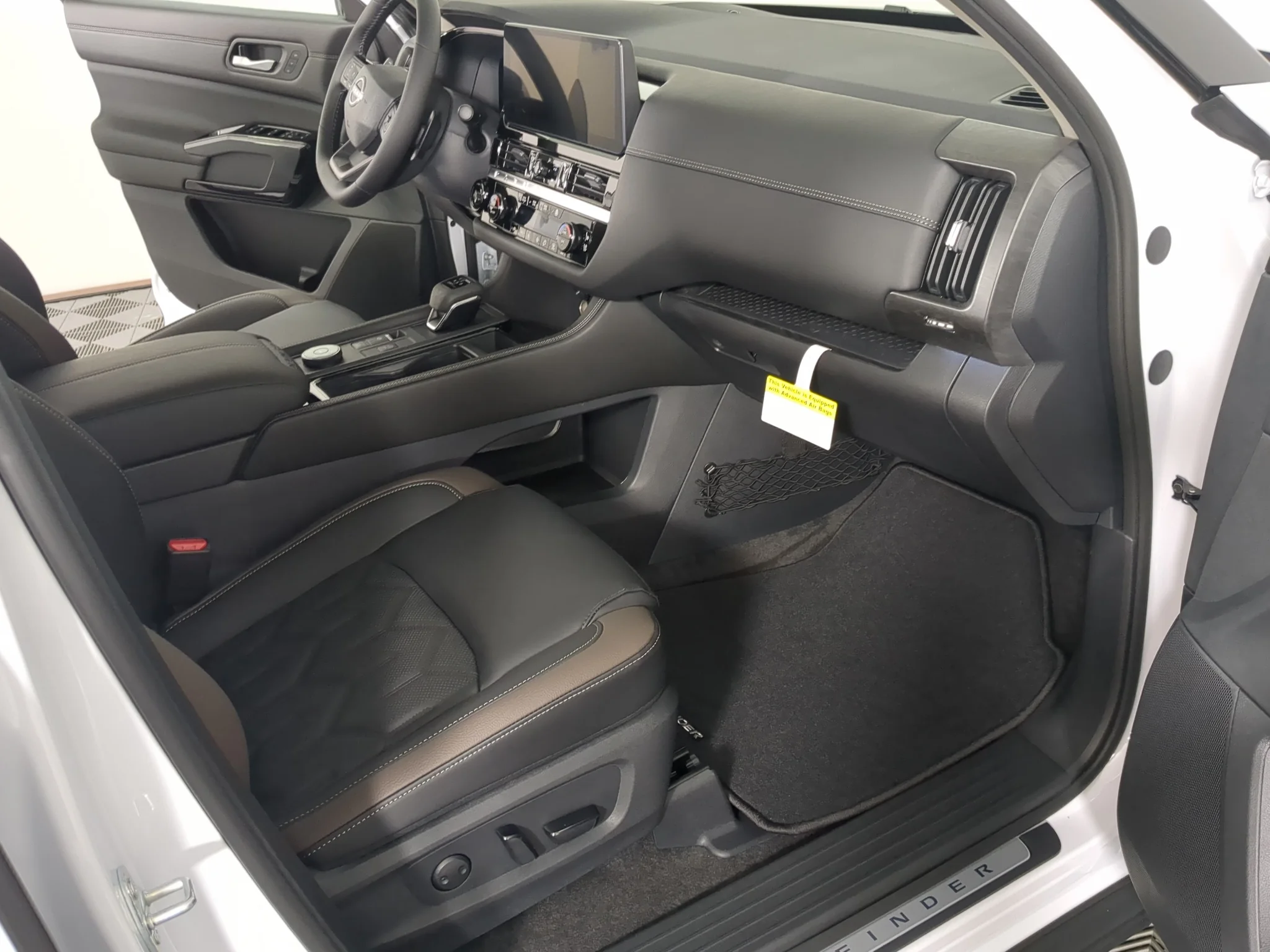 New 2026 2T WHT BLK Nissan Platinum image 20