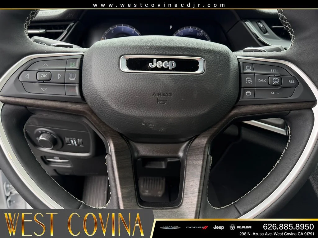 New 2026 Bright White Clear-Coat Exterior Paint Jeep Altitude image 31