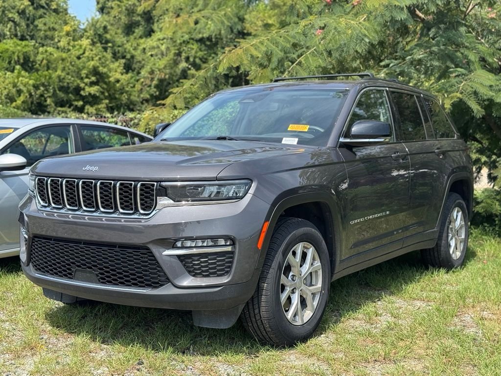 Used 2023 Gray Jeep Limited image 4